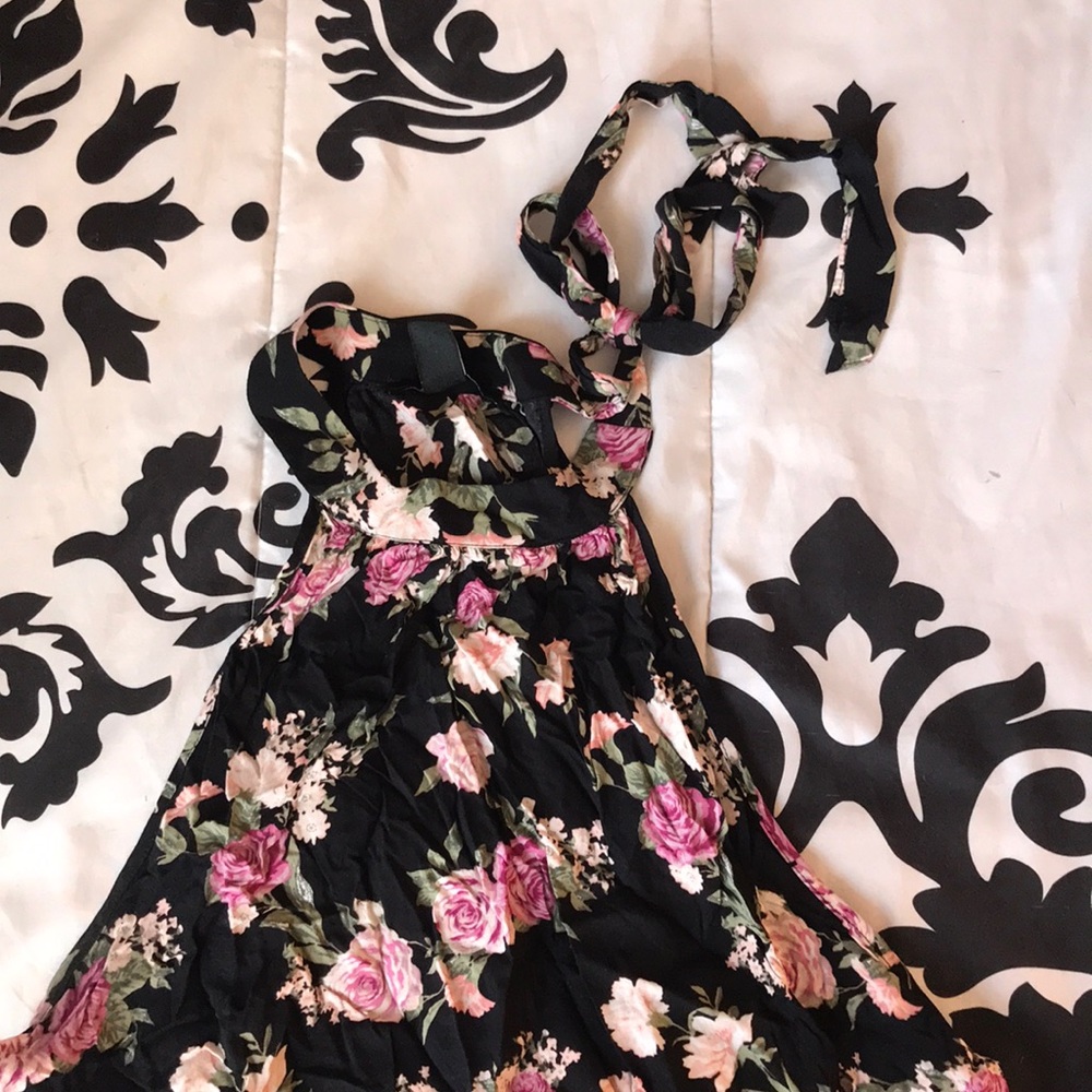 Black floral tank top